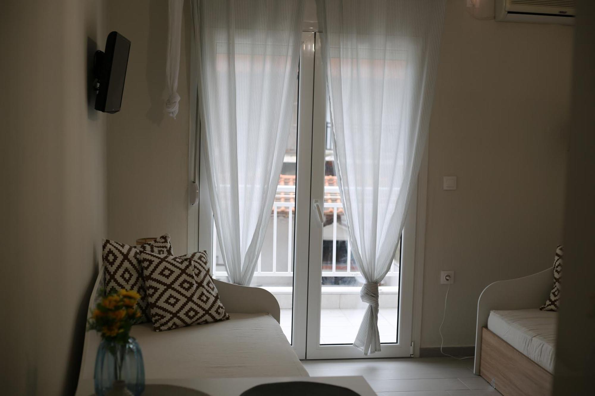 Our Home-Fully Renovated Apartments And Studios By The Sea Nikiti  Extérieur photo