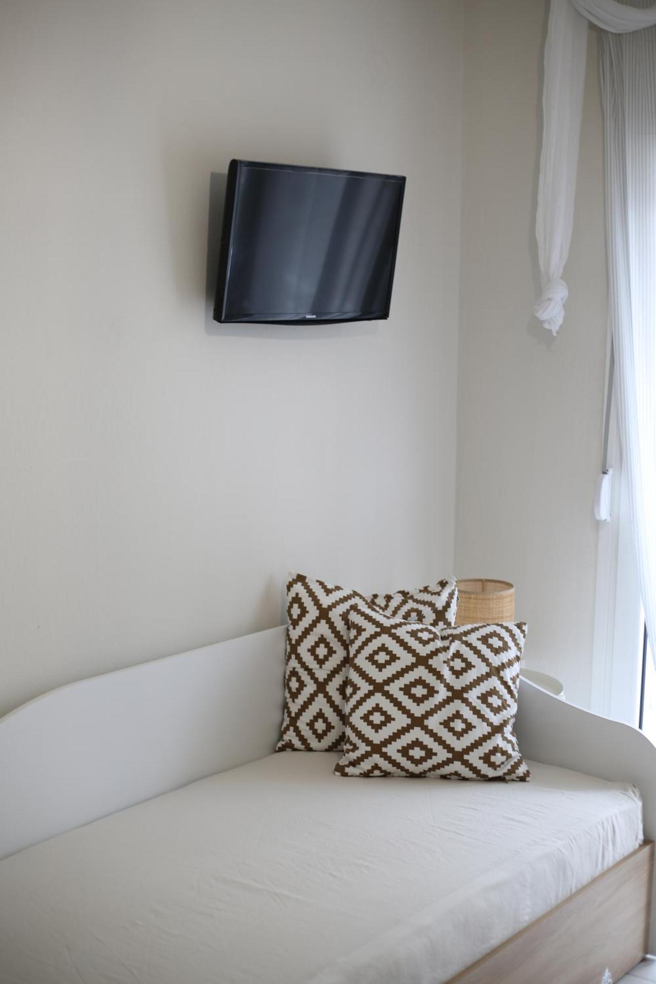 Our Home-Fully Renovated Apartments And Studios By The Sea Nikiti  Extérieur photo