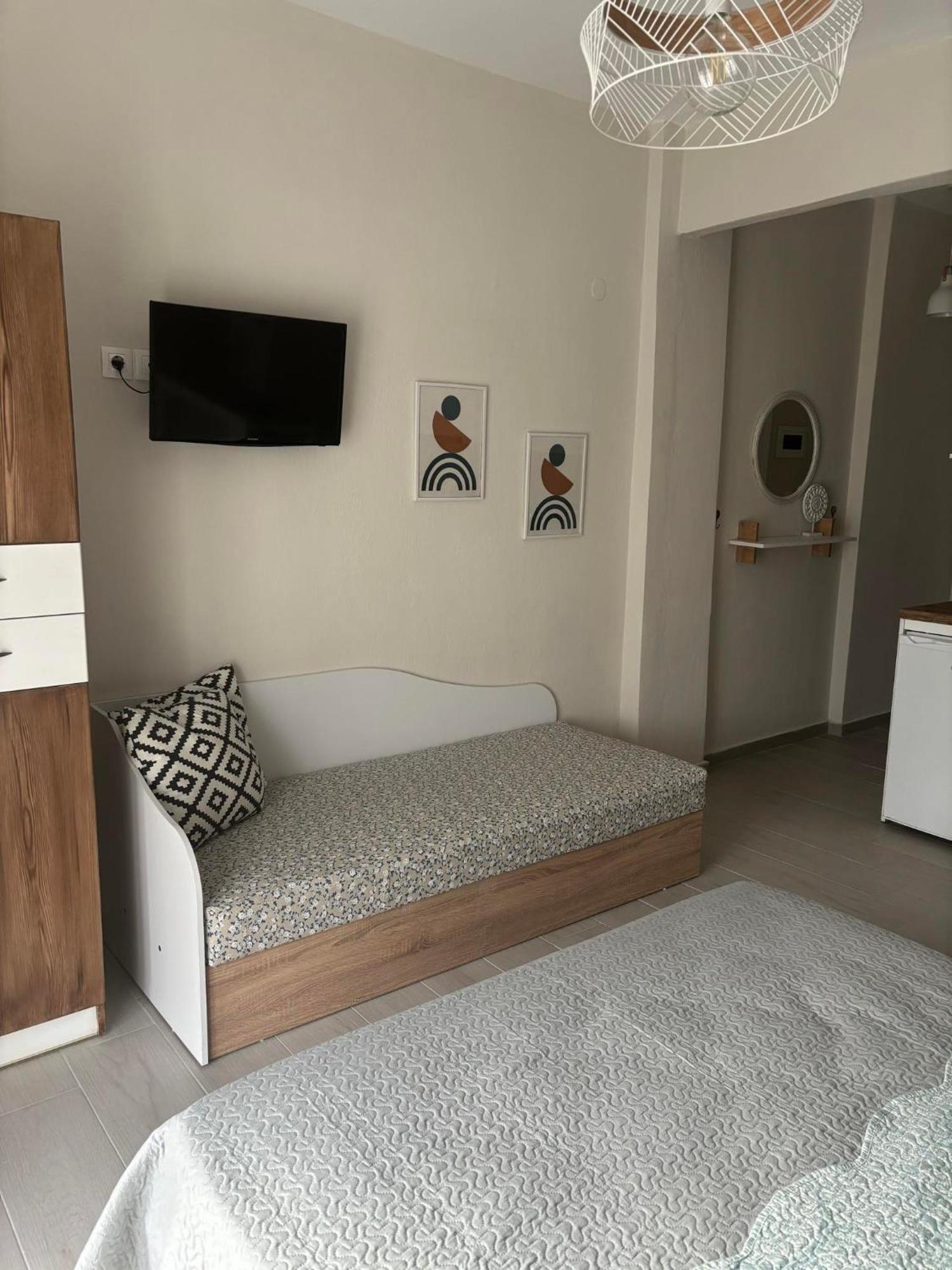 Our Home-Fully Renovated Apartments And Studios By The Sea Nikiti  Extérieur photo